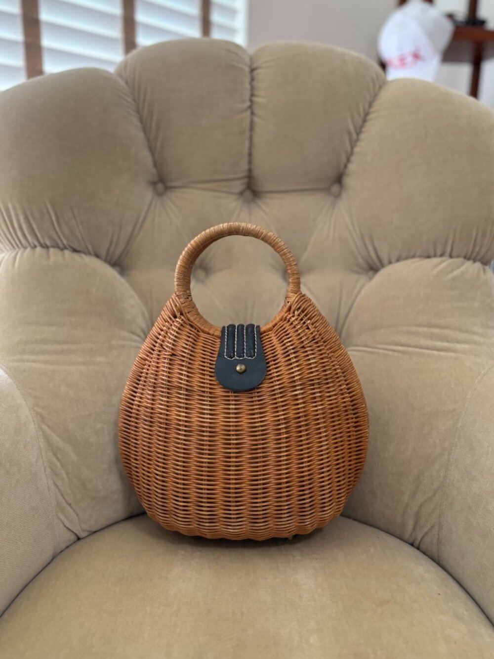 Auth. AVA ROSE HANDBAGS Natural Wicker & Leather Bubble Basket Resort Bag - Picture 3 of 5